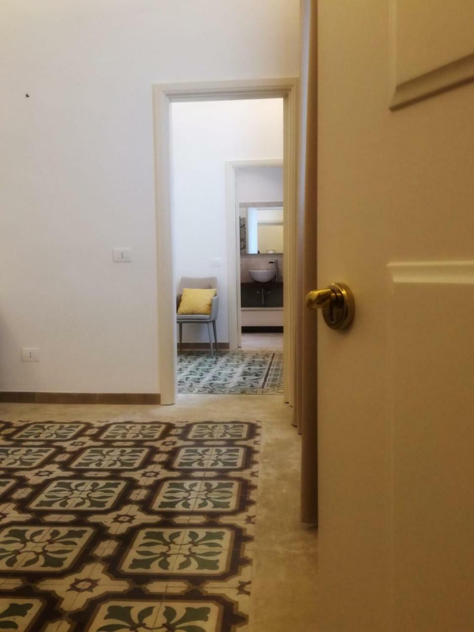Palazzo San Lazzaro Bed & Breakfast เลชเช ภายนอก รูปภาพ