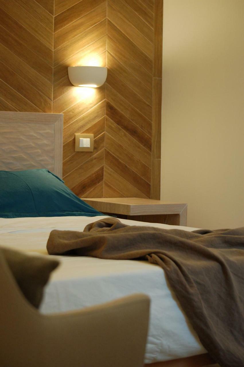 Palazzo San Lazzaro Bed & Breakfast เลชเช ภายนอก รูปภาพ