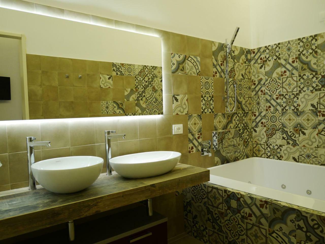 Palazzo San Lazzaro Bed & Breakfast เลชเช ภายนอก รูปภาพ