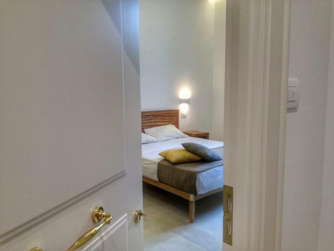Palazzo San Lazzaro Bed & Breakfast เลชเช ภายนอก รูปภาพ