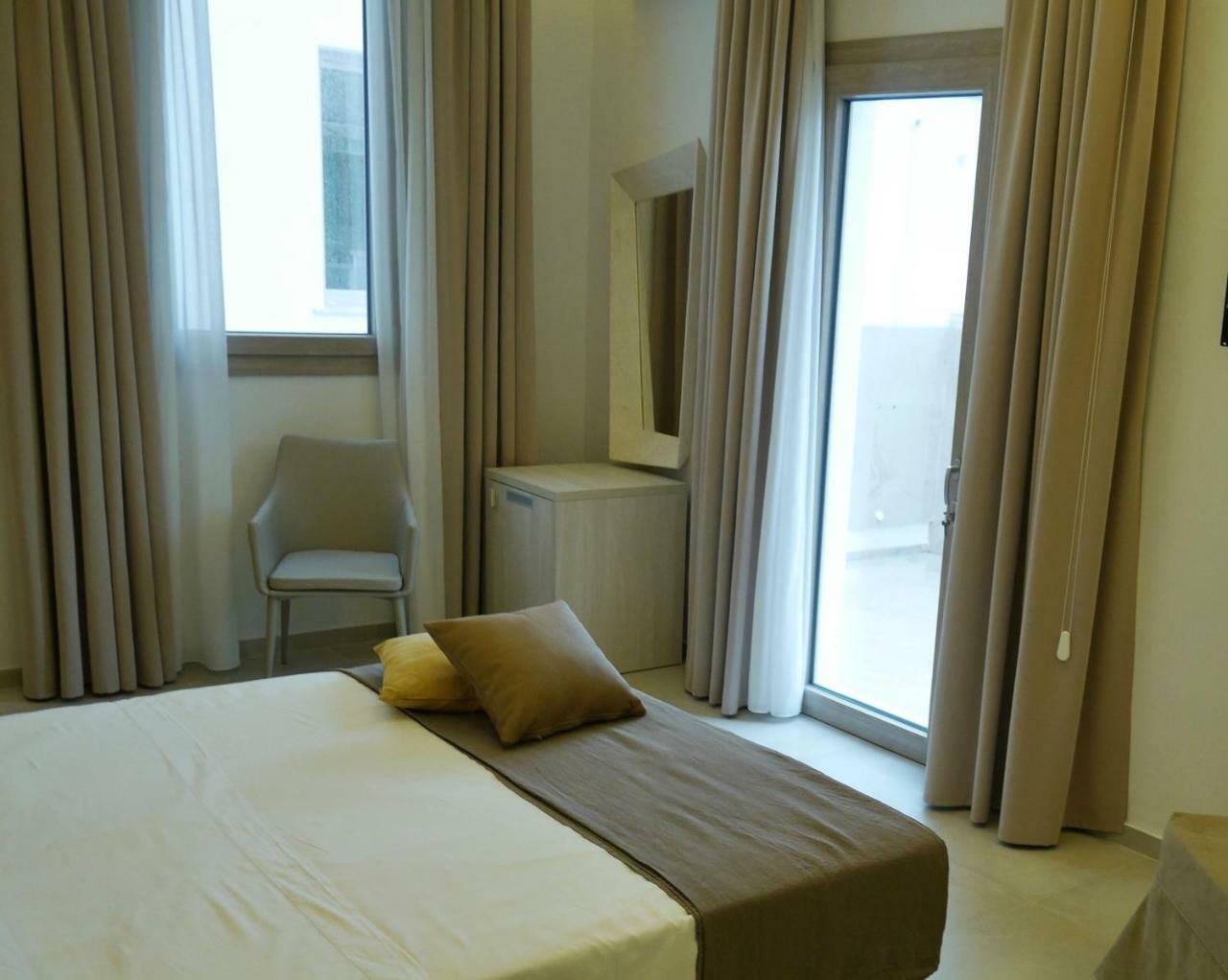 Palazzo San Lazzaro Bed & Breakfast เลชเช ภายนอก รูปภาพ