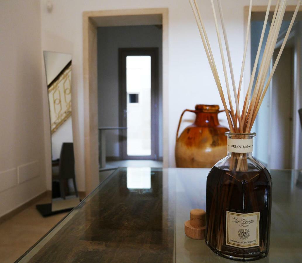 Palazzo San Lazzaro Bed & Breakfast เลชเช ภายนอก รูปภาพ